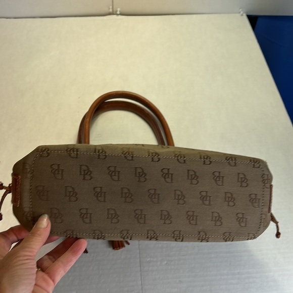 AUTHENTIC DOONEY & BOURKE BROWN / TAN CANVAS & LEATHER TRIM VINTAGE HAND  BAG - Picture 6 of 16